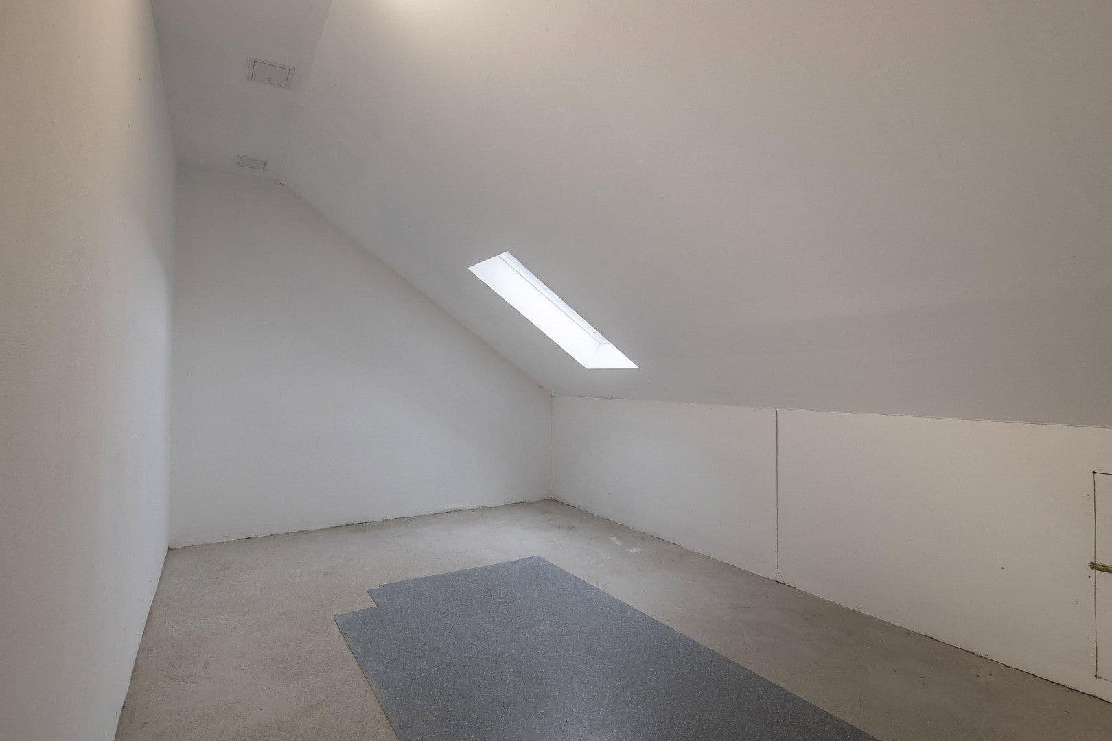 Prodej domu 234 m², pozemek 384 m², Kleinrinderfeld, Bavorsko Prodej domu 234 m², pozemek 384 m², Kleinrinderfeld, Bavorsko