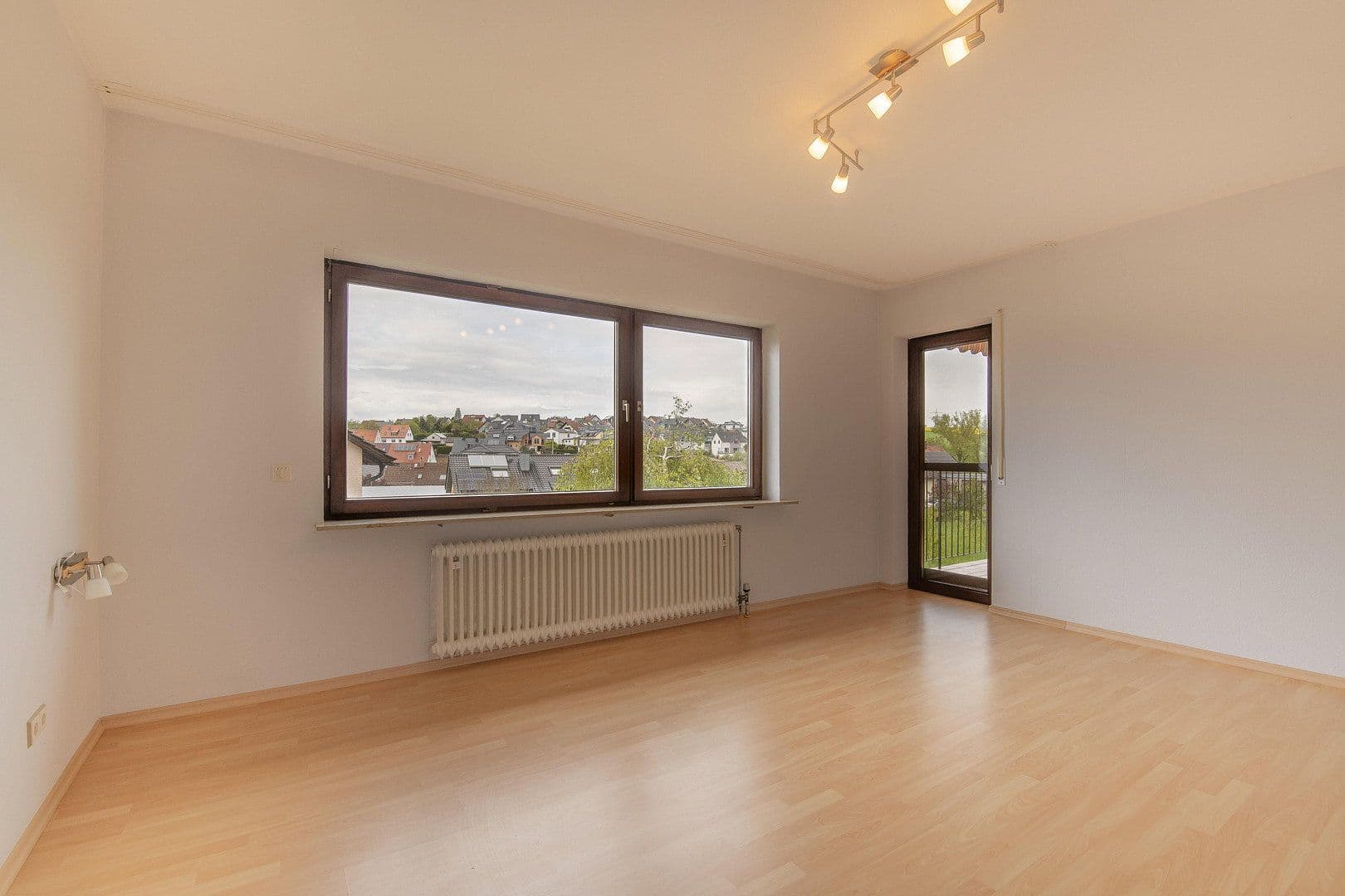 Prodej domu 234 m², pozemek 384 m², Kleinrinderfeld, Bavorsko Prodej domu 234 m², pozemek 384 m², Kleinrinderfeld, Bavorsko