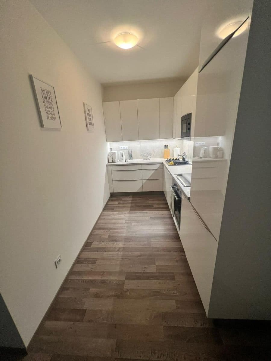 Pronájem bytu 1+kk 49 m², Zvěřinova, Praha, Praha Pronájem bytu 1+kk 49 m², Zvěřinova, Praha, Praha