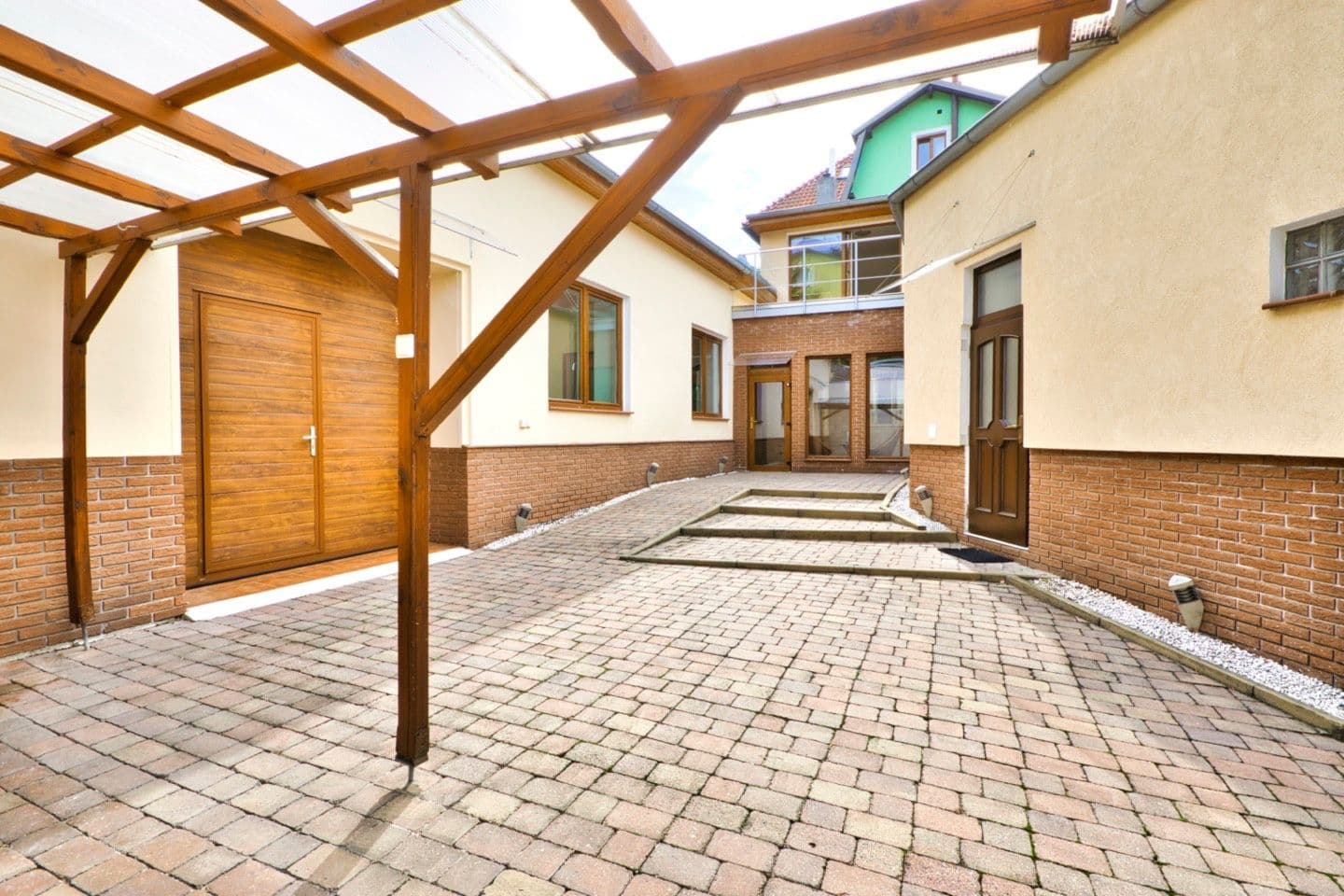 Pronájem domu 400 m², pozemek 600 m², Plzeňská, Praha, Praha Pronájem domu 400 m², pozemek 600 m², Plzeňská, Praha, Praha