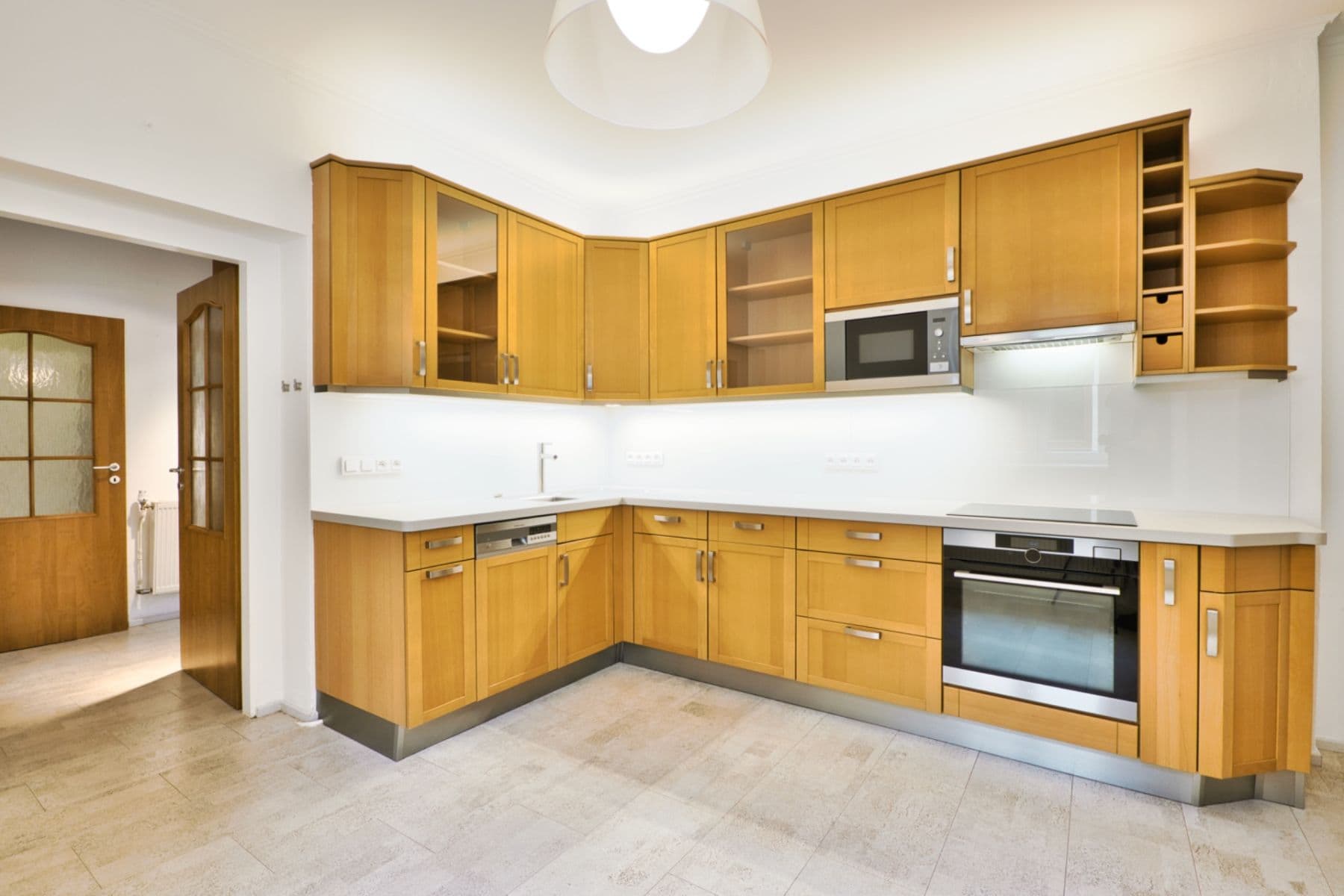 Pronájem domu 400 m², pozemek 600 m², Plzeňská, Praha, Praha Pronájem domu 400 m², pozemek 600 m², Plzeňská, Praha, Praha