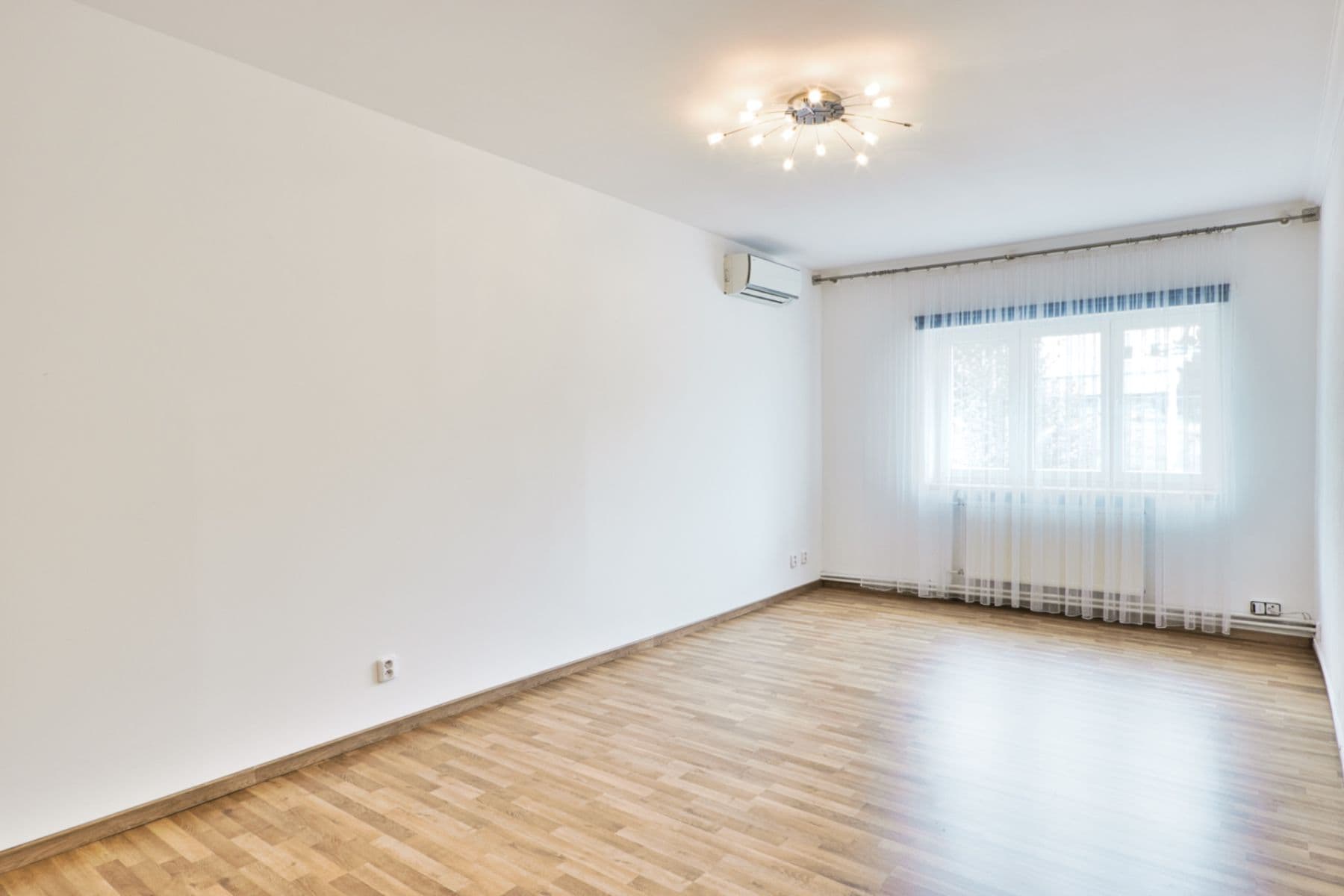 Pronájem domu 400 m², pozemek 600 m², Plzeňská, Praha, Praha Pronájem domu 400 m², pozemek 600 m², Plzeňská, Praha, Praha