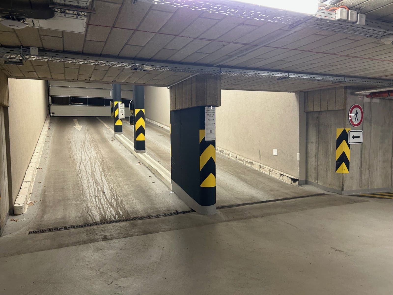 Pronájem garáže 13 m², Hartigova, Praha, Praha Pronájem garáže 13 m², Hartigova, Praha, Praha