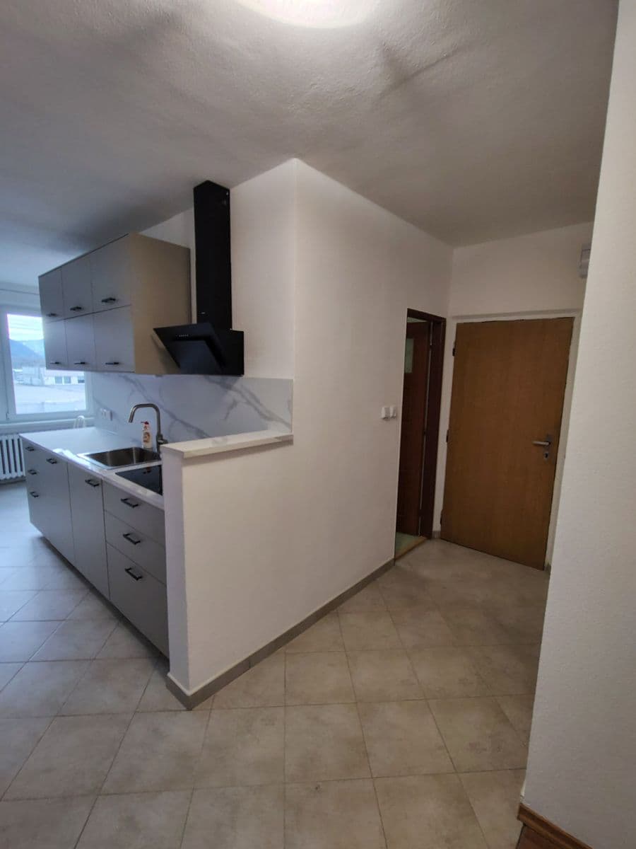 Pronájem bytu 3+1 62 m², Vyšné fabriky, Liptovský Hrádok, Žilinský kraj Pronájem bytu 3+1 62 m², Vyšné fabriky, Liptovský Hrádok, Žilinský kraj