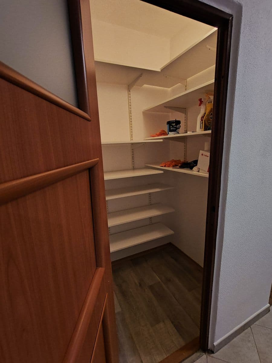 Pronájem bytu 3+1 62 m², Vyšné fabriky, Liptovský Hrádok, Žilinský kraj Pronájem bytu 3+1 62 m², Vyšné fabriky, Liptovský Hrádok, Žilinský kraj