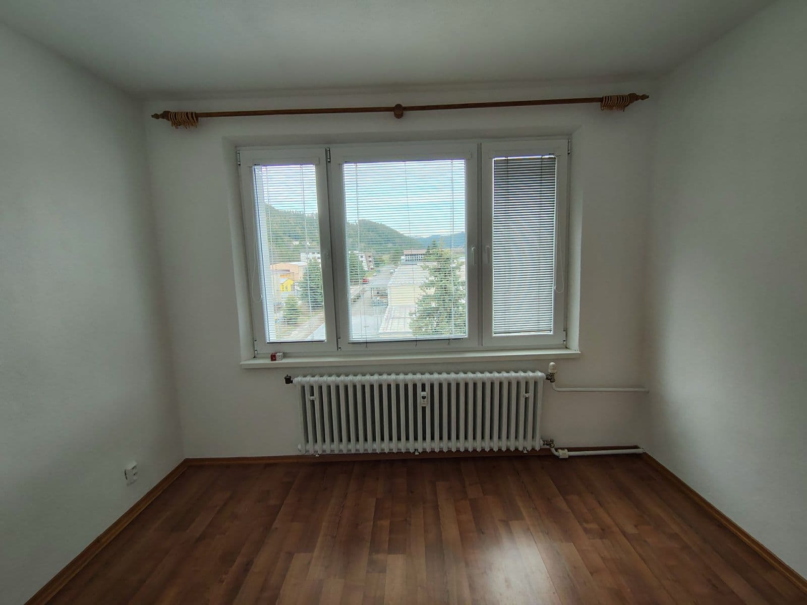 Pronájem bytu 3+1 62 m², Vyšné fabriky, Liptovský Hrádok, Žilinský kraj Pronájem bytu 3+1 62 m², Vyšné fabriky, Liptovský Hrádok, Žilinský kraj