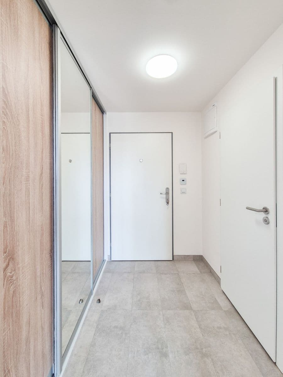 Pronájem bytu 1+kk 33 m², Strančická, Praha, Praha Pronájem bytu 1+kk 33 m², Strančická, Praha, Praha