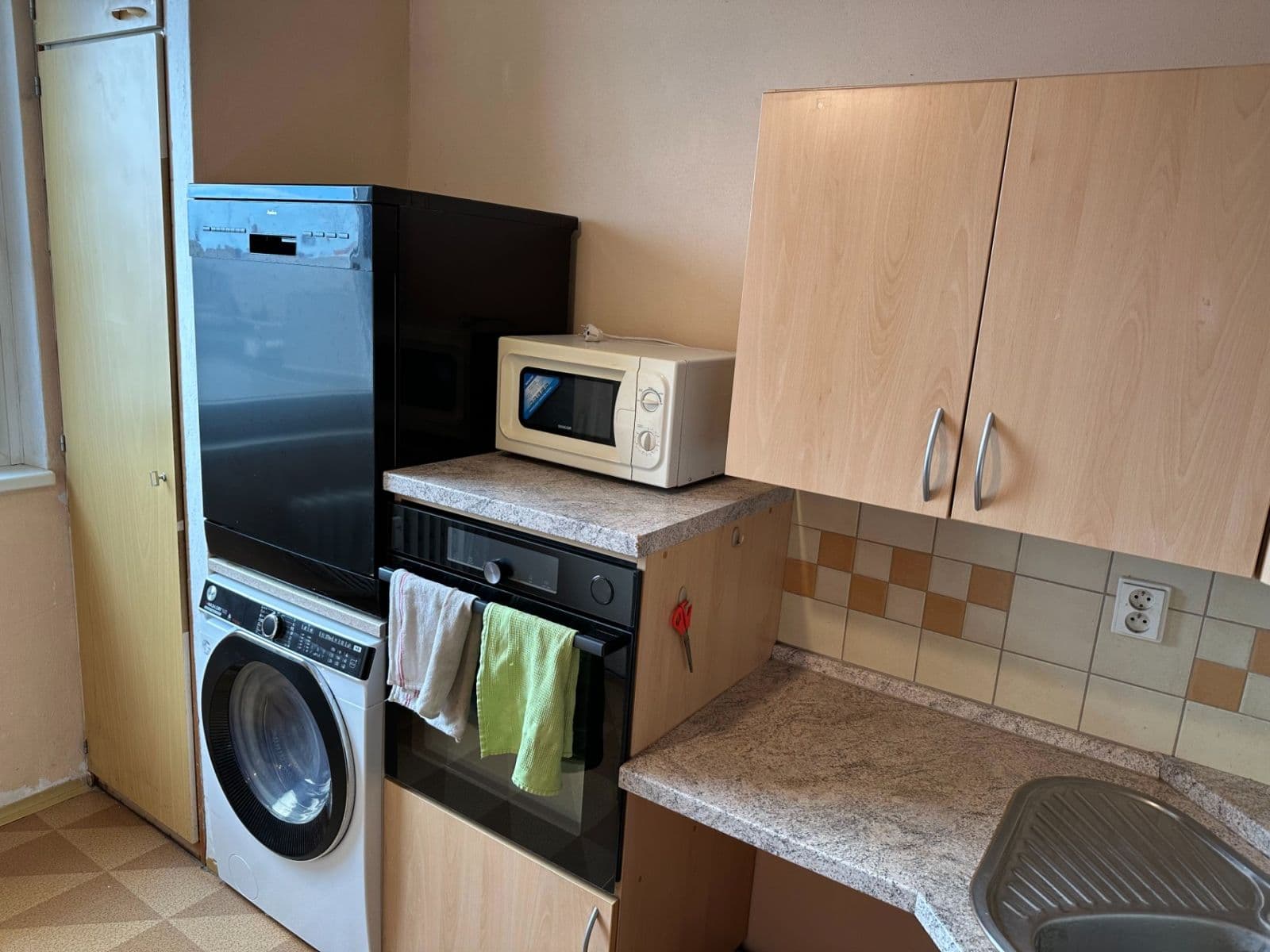 Pronájem bytu 2+1 43 m², Rožňavská, Olomouc, Olomoucký kraj Pronájem bytu 2+1 43 m², Rožňavská, Olomouc, Olomoucký kraj