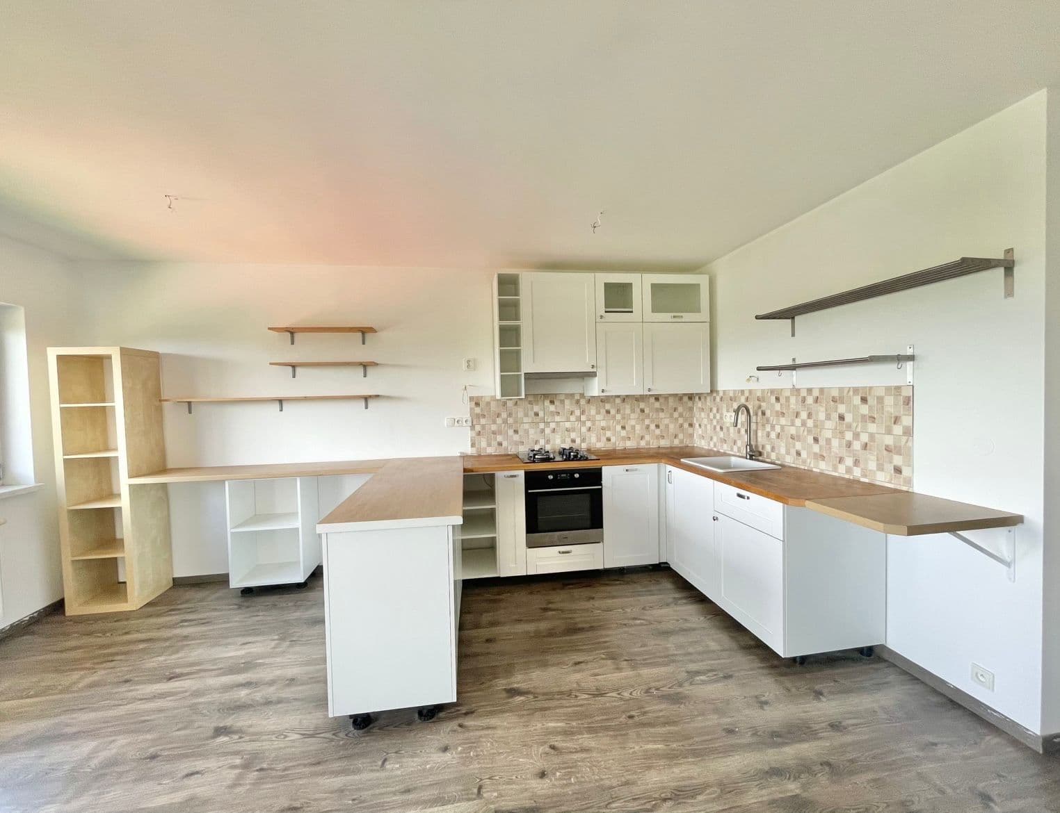 Pronájem bytu 3+kk 77 m², Horská, Jenišov, Karlovarský kraj Pronájem bytu 3+kk 77 m², Horská, Jenišov, Karlovarský kraj