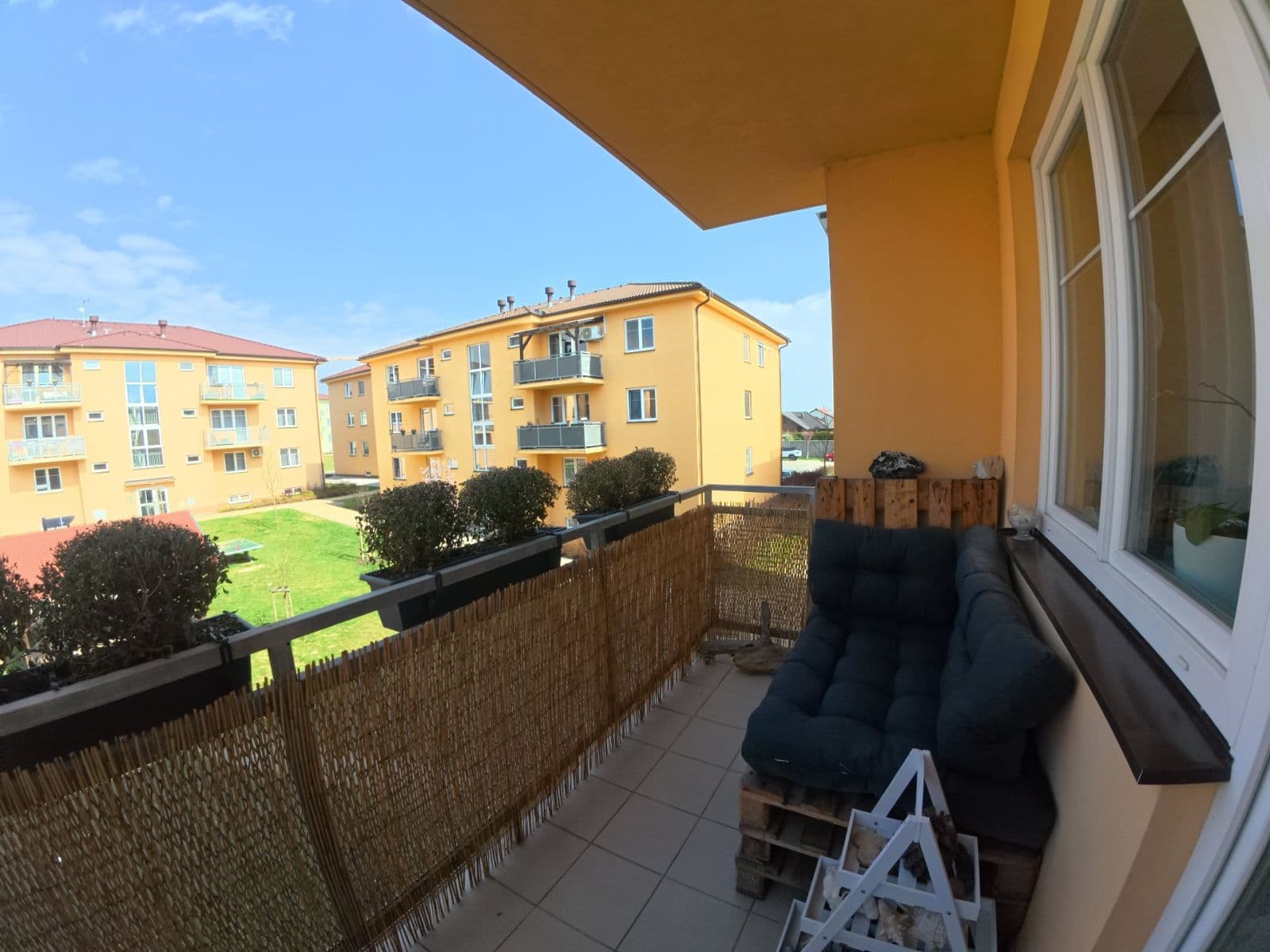 Prodej bytu 3+kk 66 m², Oranžová, Chrášťany, Středočeský kraj Prodej bytu 3+kk 66 m², Oranžová, Chrášťany, Středočeský kraj