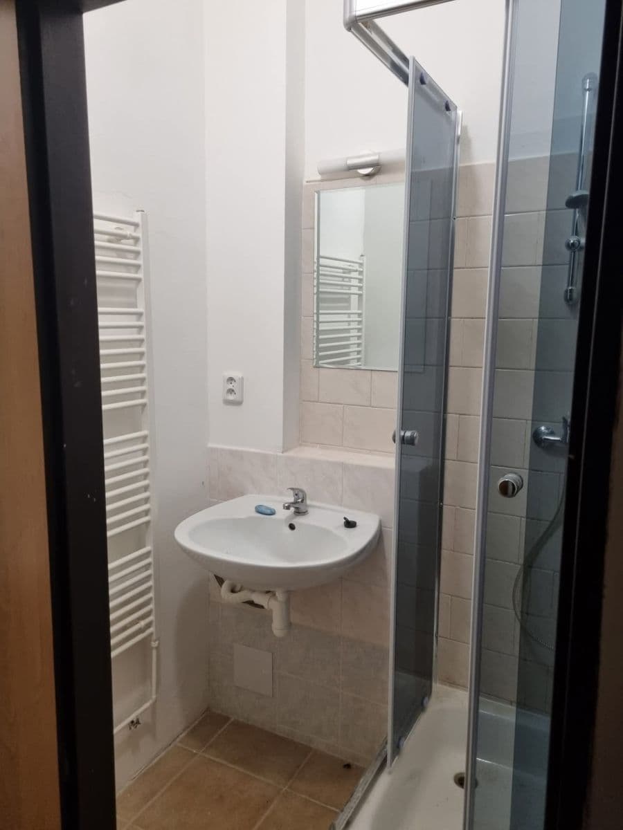 Pronájem bytu 2+1 90 m², V Chaloupkách, Neumětely, Středočeský kraj Pronájem bytu 2+1 90 m², V Chaloupkách, Neumětely, Středočeský kraj