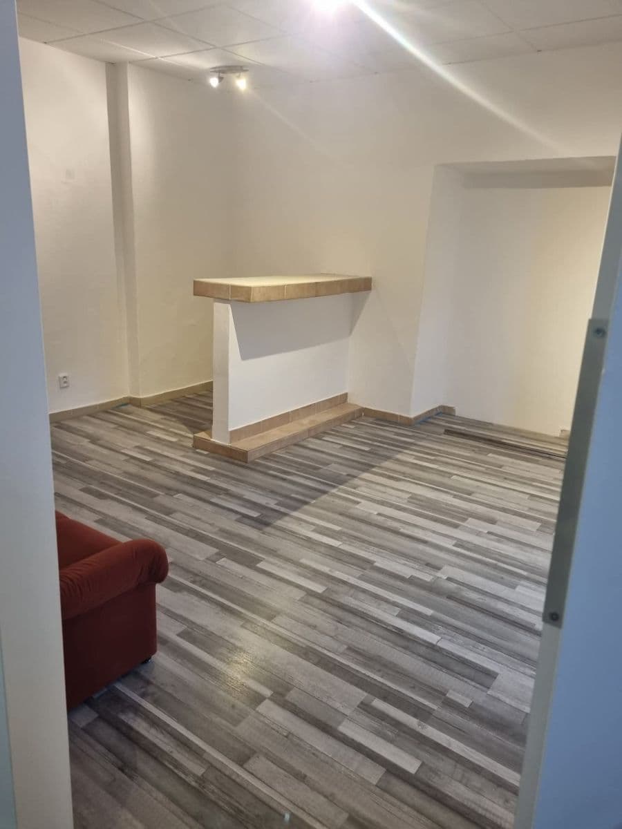 Pronájem bytu 2+1 90 m², V Chaloupkách, Neumětely, Středočeský kraj Pronájem bytu 2+1 90 m², V Chaloupkách, Neumětely, Středočeský kraj