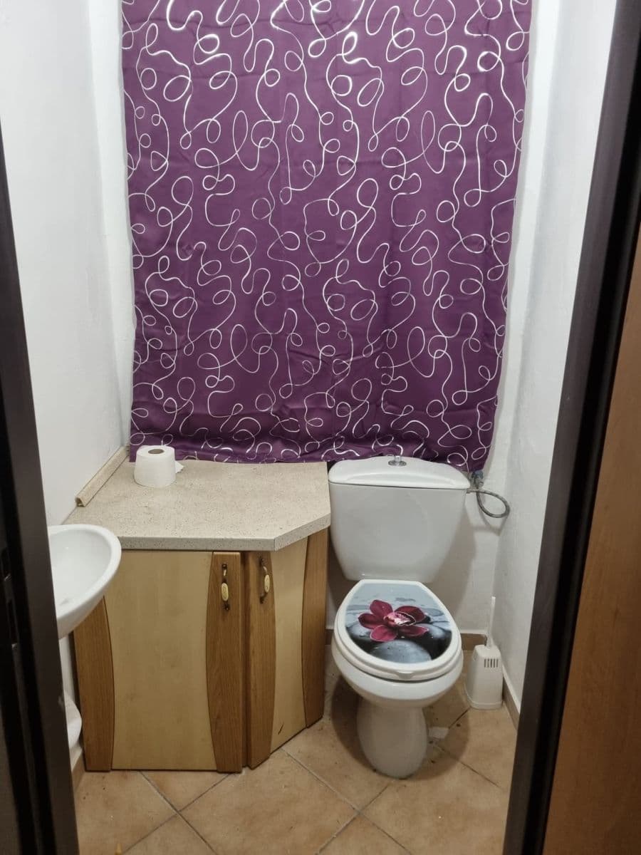 Pronájem bytu 2+1 90 m², V Chaloupkách, Neumětely, Středočeský kraj Pronájem bytu 2+1 90 m², V Chaloupkách, Neumětely, Středočeský kraj