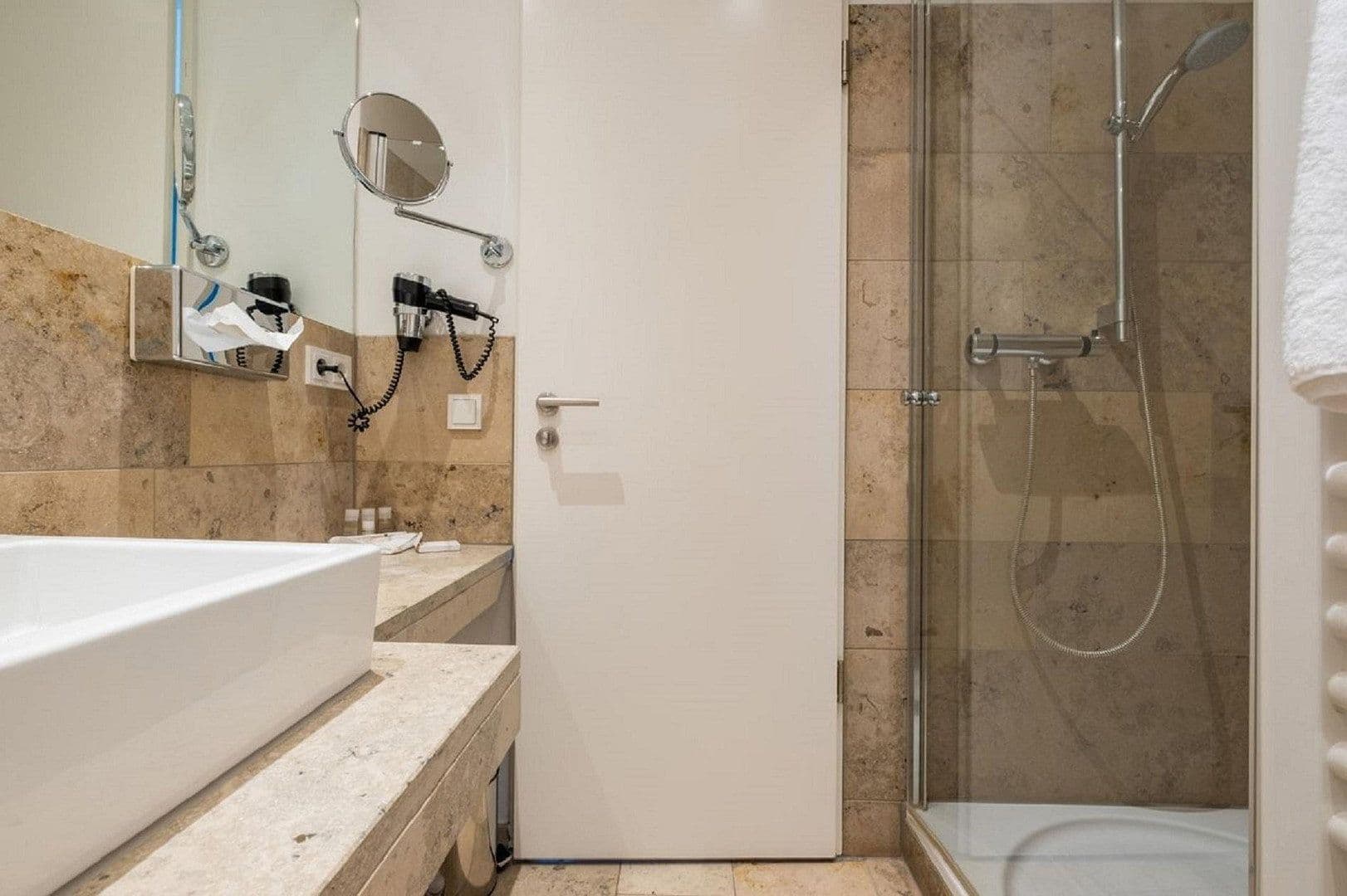 Pronájem bytu 2+1 51 m², Stephanienstraße 23, Düsseldorf, Severní Porýní-Vestfálsko Pronájem bytu 2+1 51 m², Stephanienstraße 23, Düsseldorf, Severní Porýní-Vestfálsko