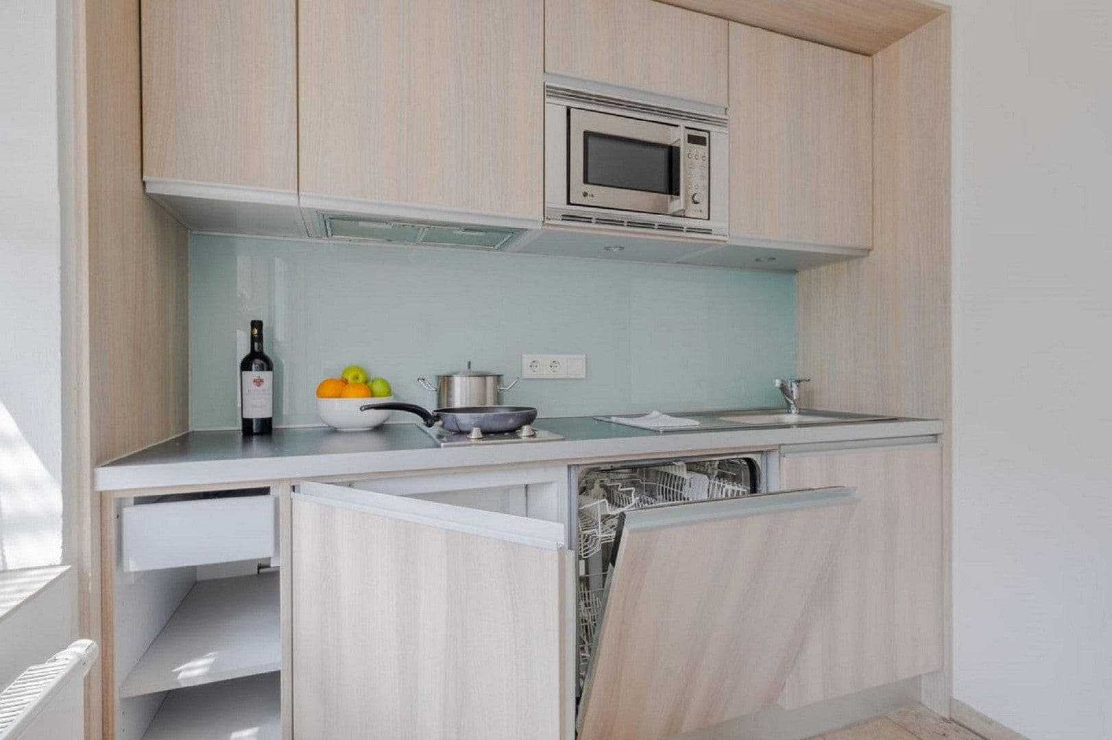 Pronájem bytu 2+1 51 m², Stephanienstraße 23, Düsseldorf, Severní Porýní-Vestfálsko Pronájem bytu 2+1 51 m², Stephanienstraße 23, Düsseldorf, Severní Porýní-Vestfálsko