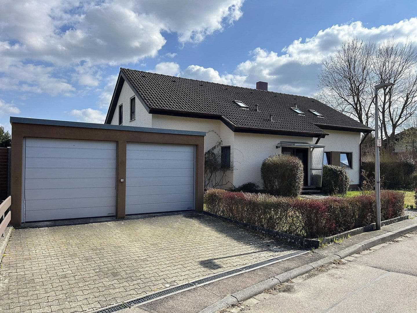 Prodej domu 266 m², pozemek 1.039 m², Herbrechtingen, Bádensko-Württembersko Prodej domu 266 m², pozemek 1.039 m², Herbrechtingen, Bádensko-Württembersko
