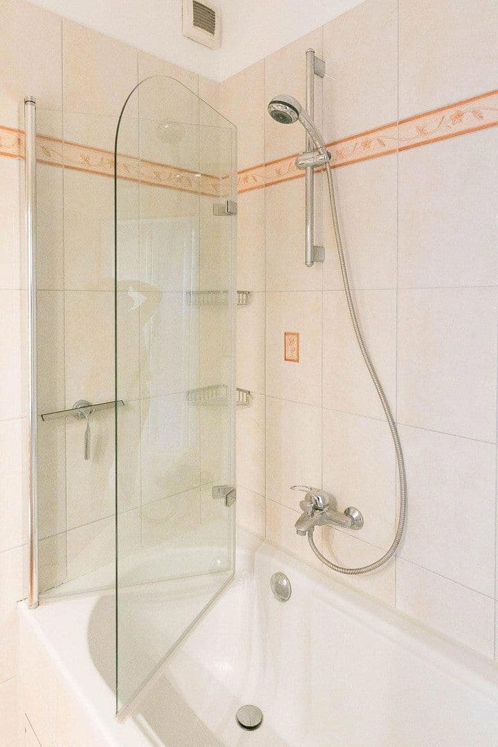 Pronájem bytu 3+1 90 m², Kirchenweg 8, Hamburg, Hamburg Pronájem bytu 3+1 90 m², Kirchenweg 8, Hamburg, Hamburg