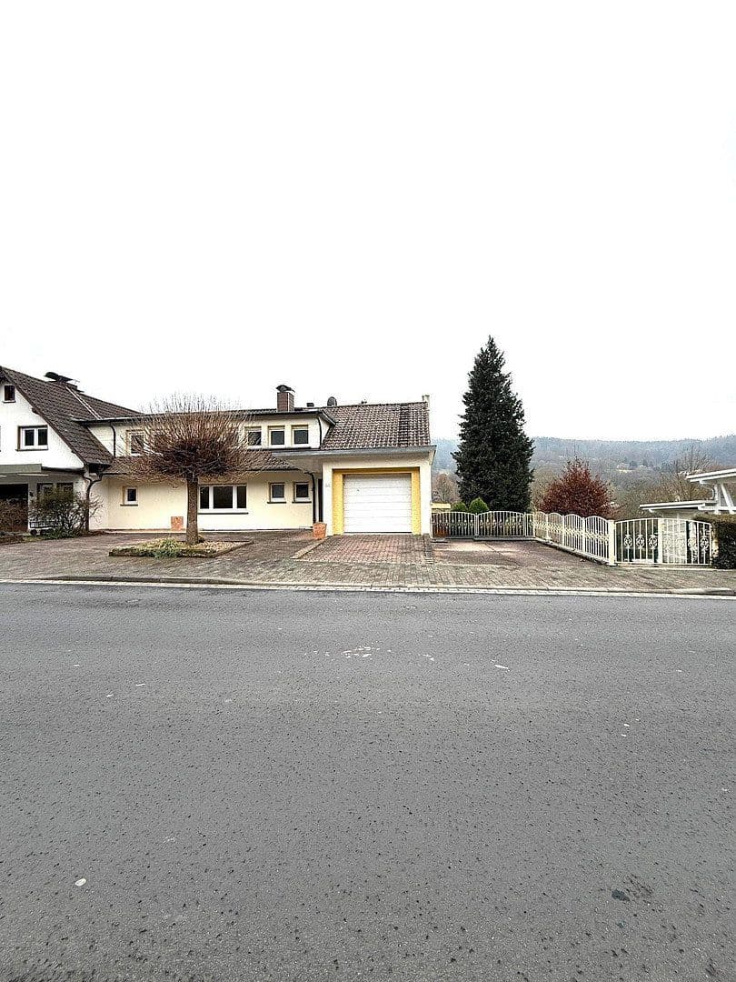 Pronájem bytu 4+1 111 m², Villbacher Str. 44, Bad Orb, Hessen Pronájem bytu 4+1 111 m², Villbacher Str. 44, Bad Orb, Hessen