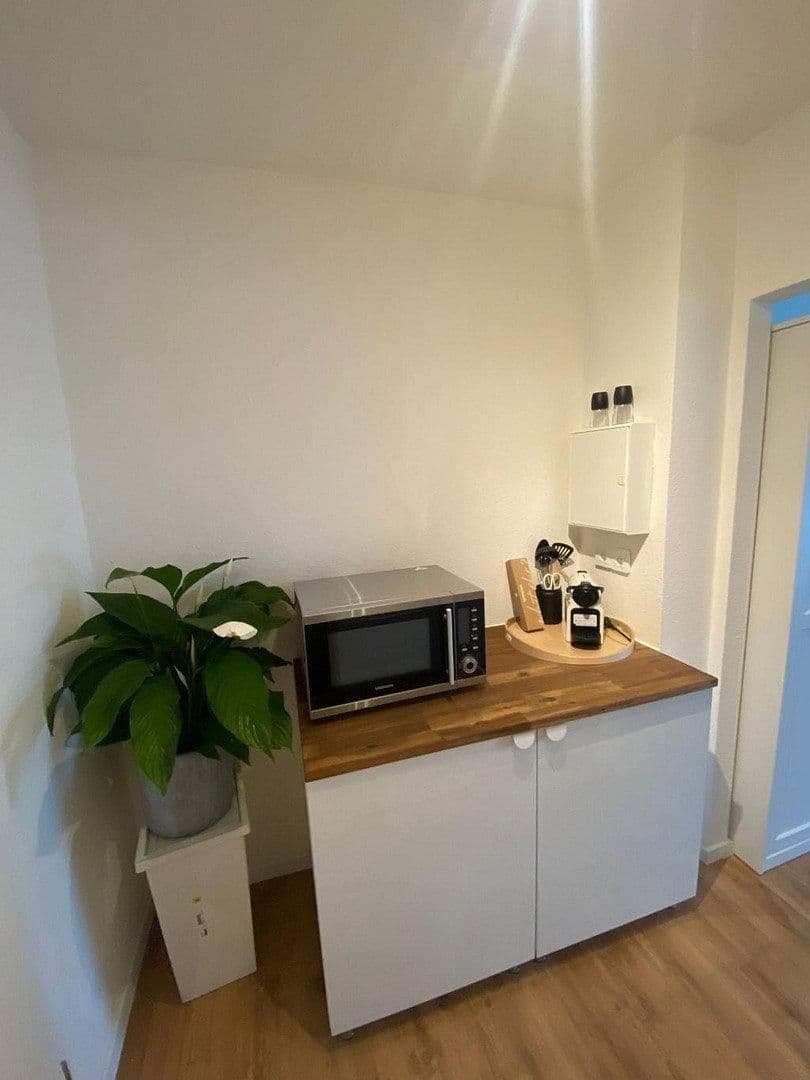 Pronájem bytu 1+1 30 m², Kuthsweg 31, Düsseldorf, Severní Porýní-Vestfálsko Pronájem bytu 1+1 30 m², Kuthsweg 31, Düsseldorf, Severní Porýní-Vestfálsko