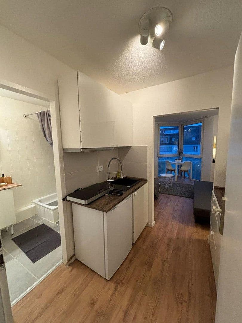 Pronájem bytu 1+1 30 m², Kuthsweg 31, Düsseldorf, Severní Porýní-Vestfálsko Pronájem bytu 1+1 30 m², Kuthsweg 31, Düsseldorf, Severní Porýní-Vestfálsko