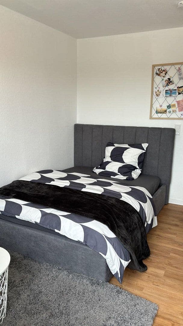 Pronájem bytu 1+1 30 m², Kuthsweg 31, Düsseldorf, Severní Porýní-Vestfálsko Pronájem bytu 1+1 30 m², Kuthsweg 31, Düsseldorf, Severní Porýní-Vestfálsko