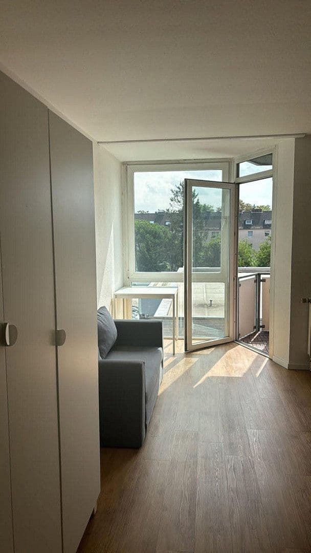 Pronájem bytu 1+1 30 m², Kuthsweg 31, Düsseldorf, Severní Porýní-Vestfálsko Pronájem bytu 1+1 30 m², Kuthsweg 31, Düsseldorf, Severní Porýní-Vestfálsko