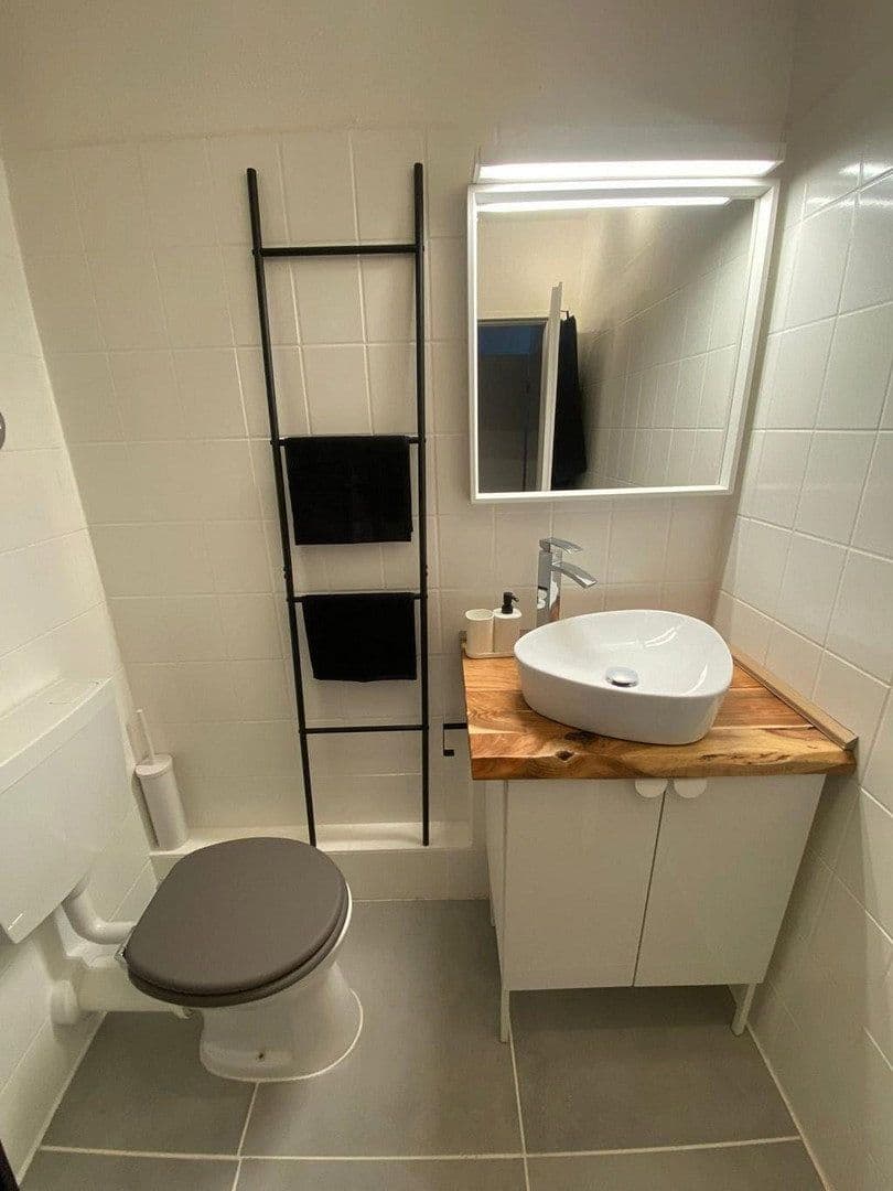 Pronájem bytu 1+1 30 m², Kuthsweg 31, Düsseldorf, Severní Porýní-Vestfálsko Pronájem bytu 1+1 30 m², Kuthsweg 31, Düsseldorf, Severní Porýní-Vestfálsko