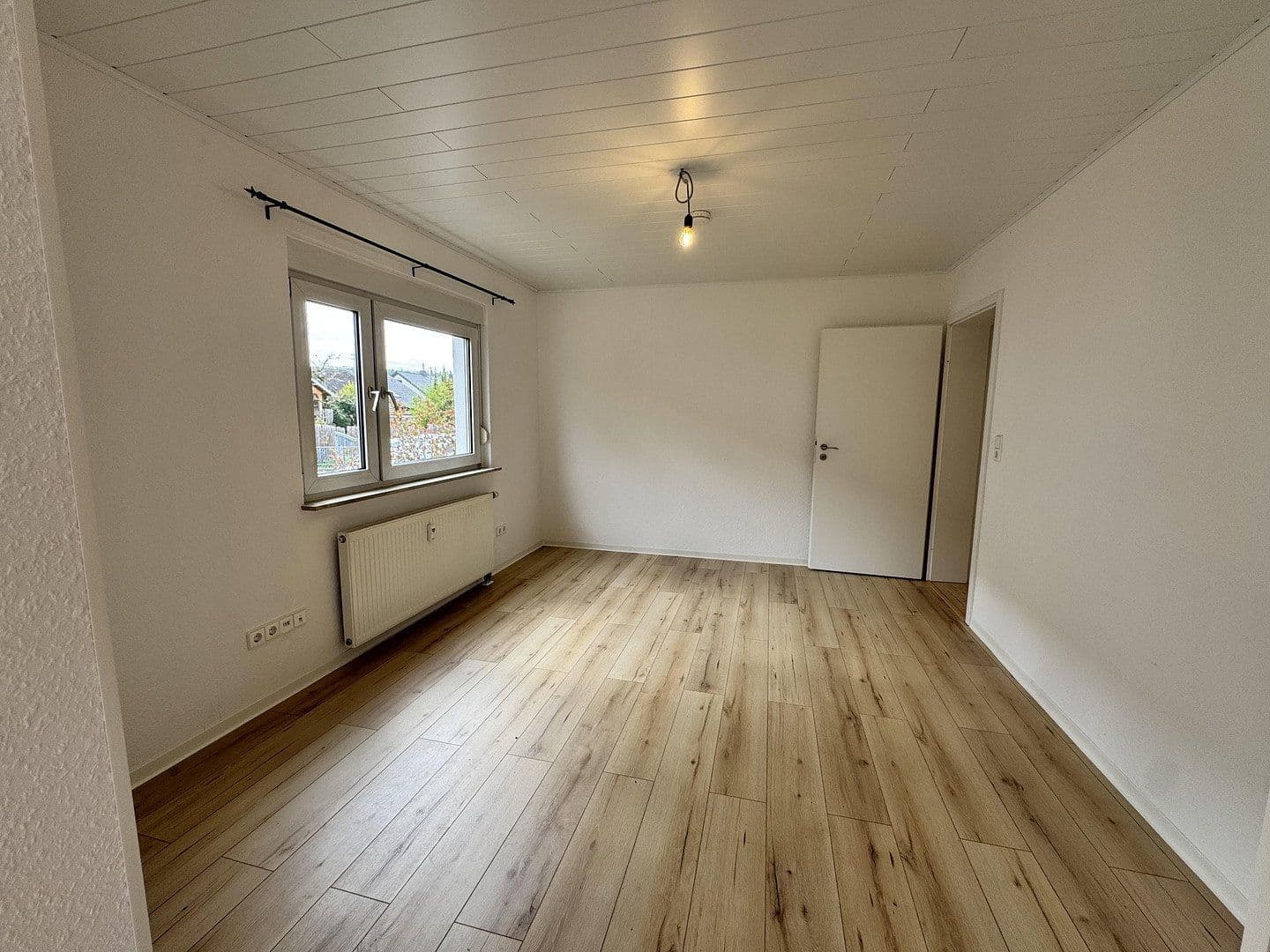 Pronájem bytu 4+1 95 m², Hessigheim, Bádensko-Württembersko Pronájem bytu 4+1 95 m², Hessigheim, Bádensko-Württembersko