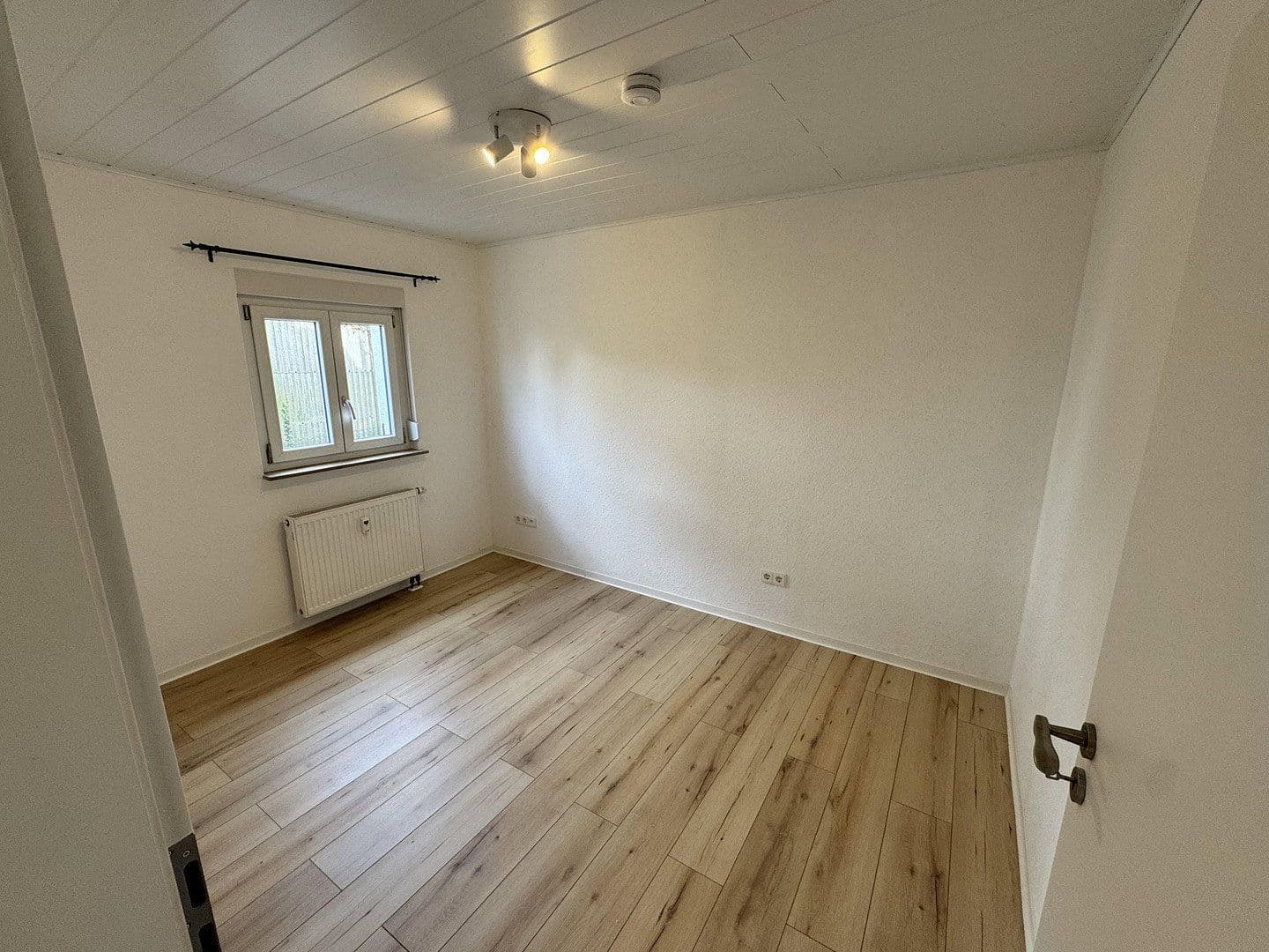 Pronájem bytu 4+1 95 m², Hessigheim, Bádensko-Württembersko Pronájem bytu 4+1 95 m², Hessigheim, Bádensko-Württembersko