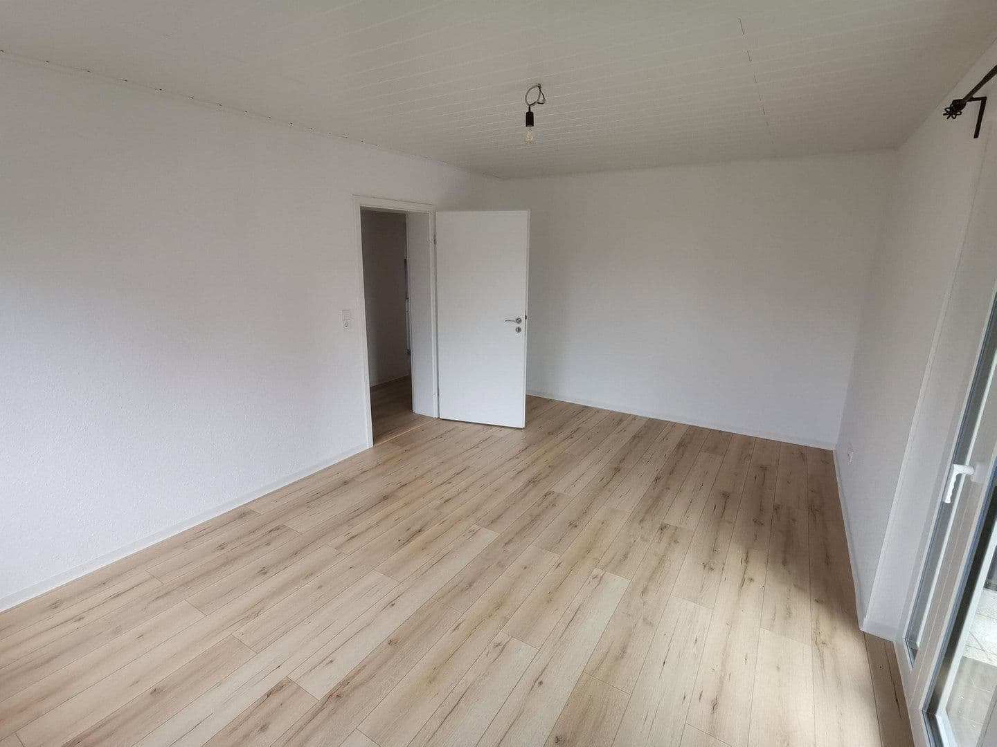 Pronájem bytu 4+1 95 m², Hessigheim, Bádensko-Württembersko Pronájem bytu 4+1 95 m², Hessigheim, Bádensko-Württembersko