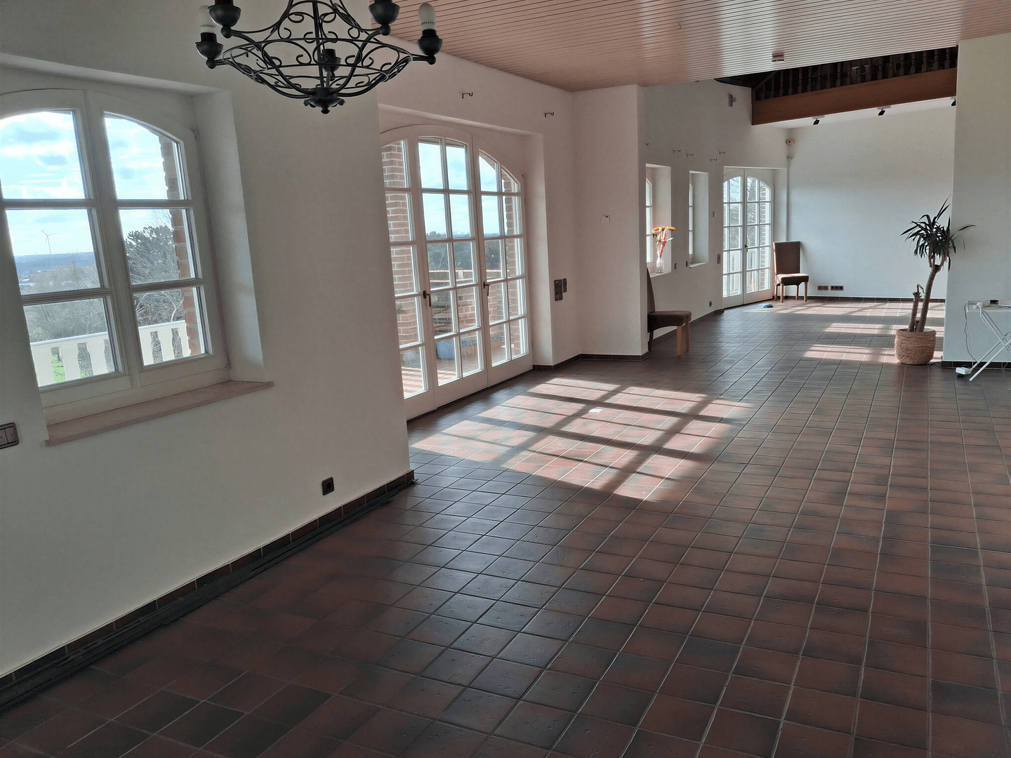 Prodej domu 378 m², pozemek 2.174 m², Nettetal, Severní Porýní-Vestfálsko Prodej domu 378 m², pozemek 2.174 m², Nettetal, Severní Porýní-Vestfálsko