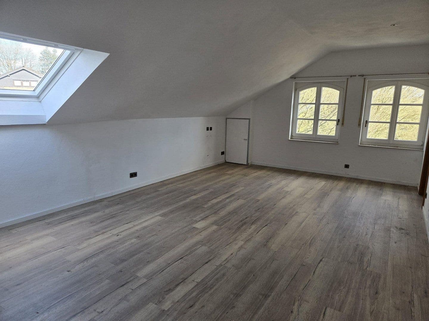 Prodej domu 378 m², pozemek 2.174 m², Nettetal, Severní Porýní-Vestfálsko Prodej domu 378 m², pozemek 2.174 m², Nettetal, Severní Porýní-Vestfálsko