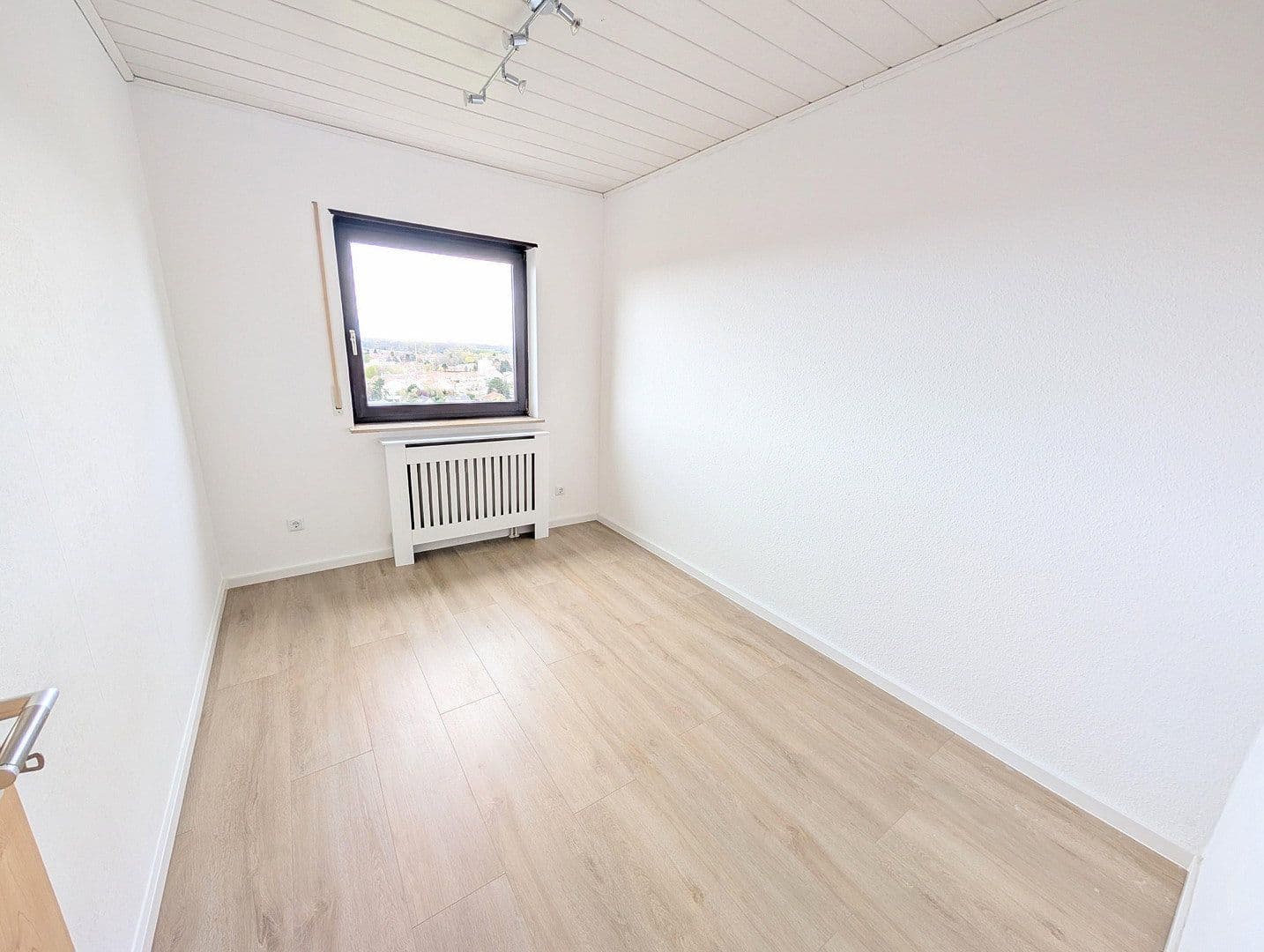 Pronájem bytu 3+kk 90 m², Neuhofen, Porýní-Falc Pronájem bytu 3+kk 90 m², Neuhofen, Porýní-Falc