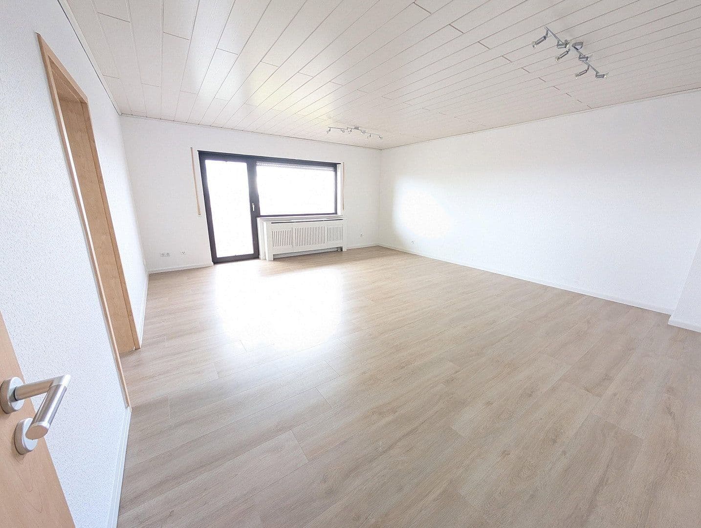 Pronájem bytu 3+kk 90 m², Neuhofen, Porýní-Falc Pronájem bytu 3+kk 90 m², Neuhofen, Porýní-Falc