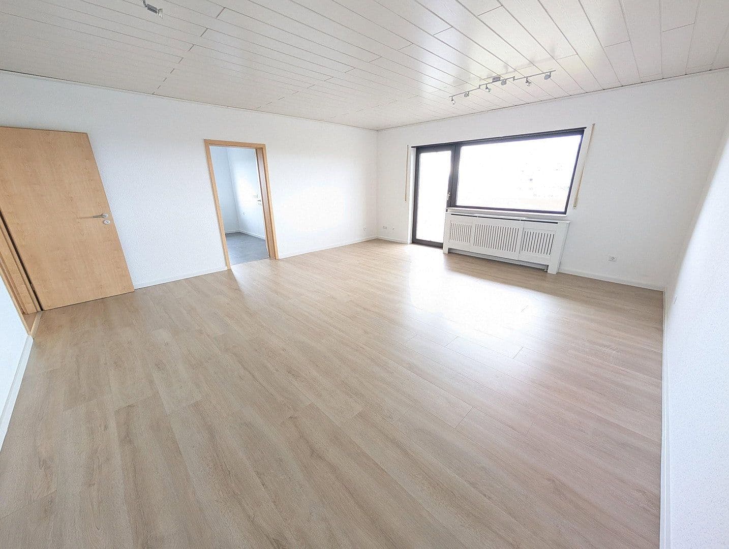 Pronájem bytu 3+kk 90 m², Neuhofen, Porýní-Falc Pronájem bytu 3+kk 90 m², Neuhofen, Porýní-Falc