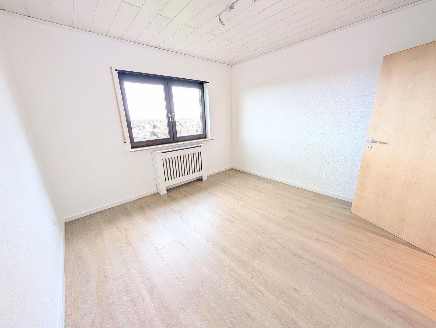 Pronájem bytu 3+kk 90 m², Neuhofen, Porýní-Falc Pronájem bytu 3+kk 90 m², Neuhofen, Porýní-Falc