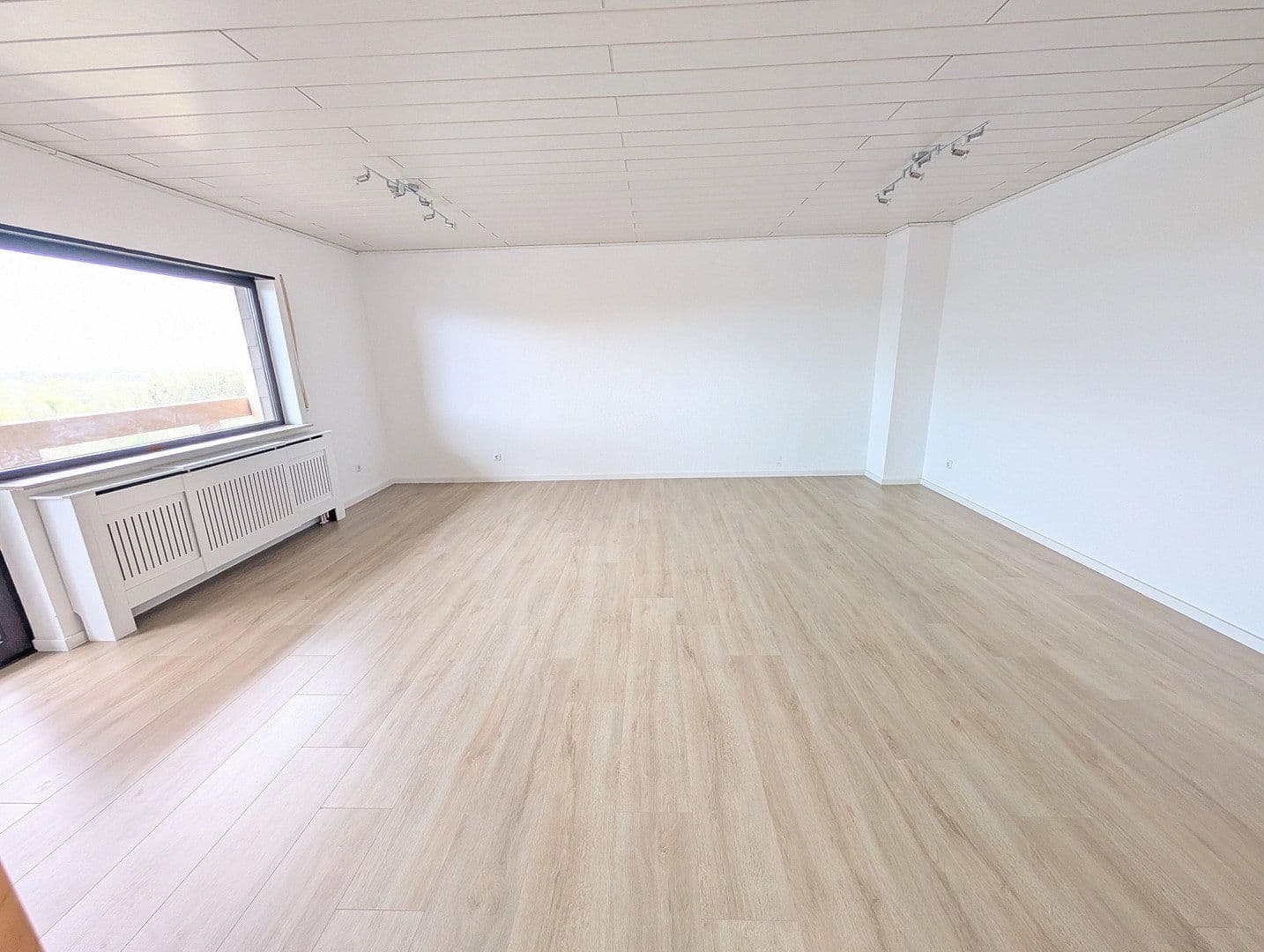 Pronájem bytu 3+kk 90 m², Neuhofen, Porýní-Falc Pronájem bytu 3+kk 90 m², Neuhofen, Porýní-Falc