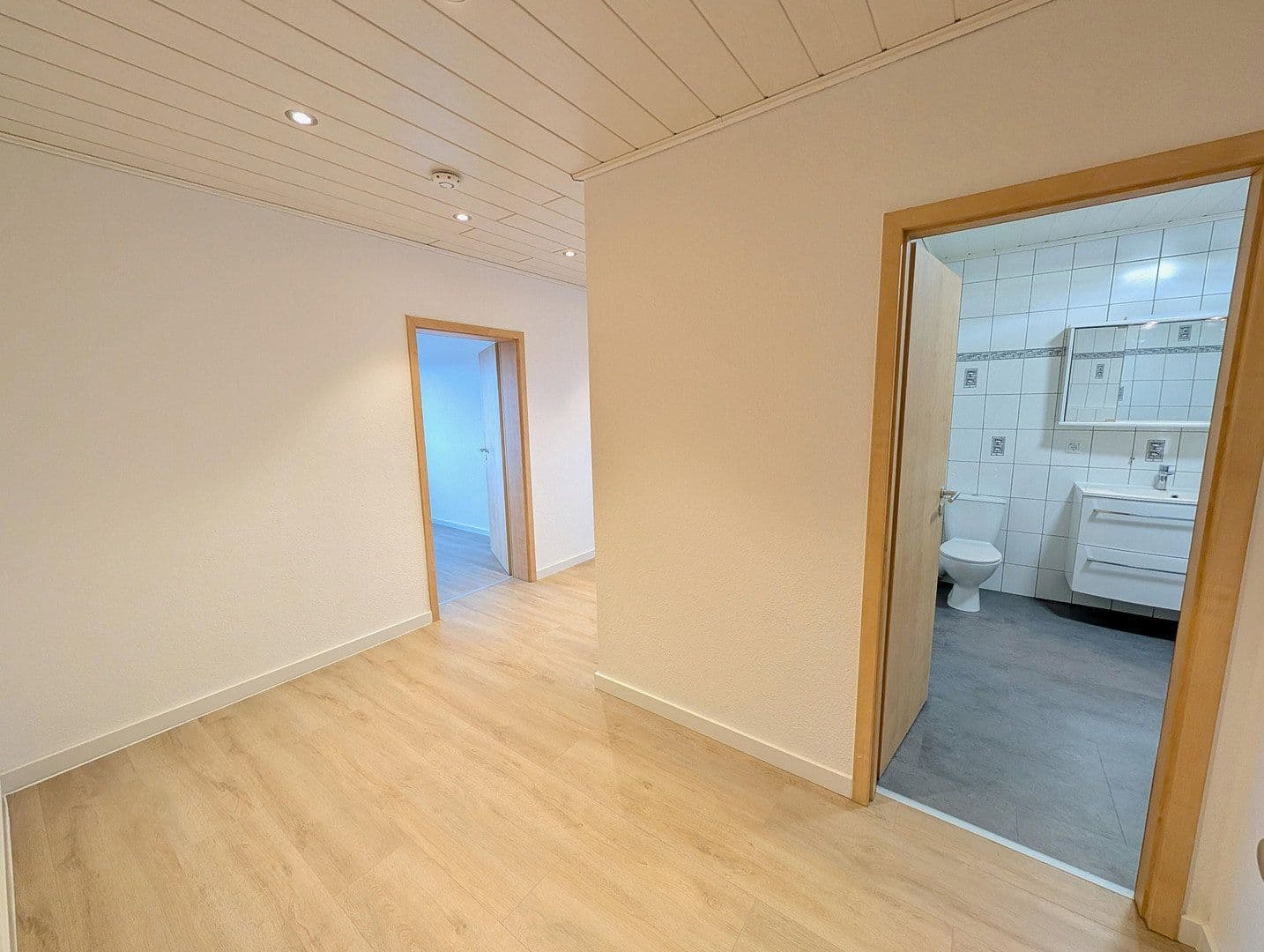 Pronájem bytu 3+kk 90 m², Neuhofen, Porýní-Falc Pronájem bytu 3+kk 90 m², Neuhofen, Porýní-Falc