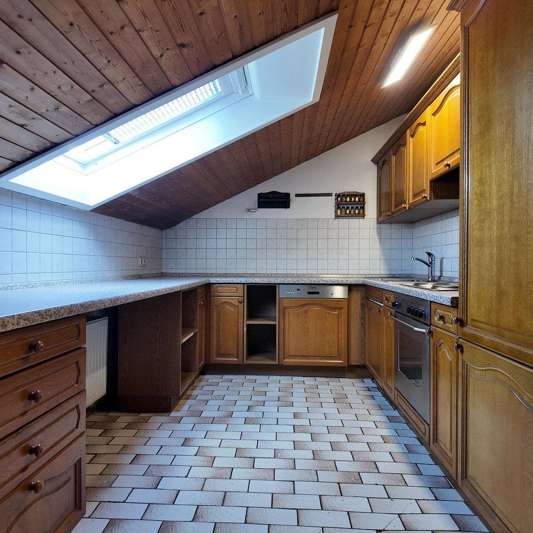 Prodej domu 225 m², pozemek 572 m², Maulbronn, Bádensko-Württembersko Prodej domu 225 m², pozemek 572 m², Maulbronn, Bádensko-Württembersko