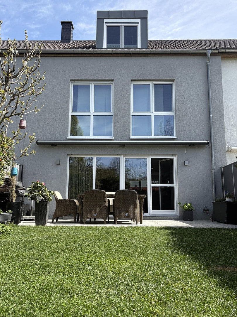 Prodej domu 172 m², pozemek 225 m², Plankstadt, Bádensko-Württembersko Prodej domu 172 m², pozemek 225 m², Plankstadt, Bádensko-Württembersko