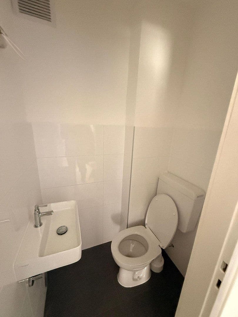 Pronájem bytu 1+1 37 m², Heinrichstr. 105, Düsseldorf, Severní Porýní-Vestfálsko Pronájem bytu 1+1 37 m², Heinrichstr. 105, Düsseldorf, Severní Porýní-Vestfálsko