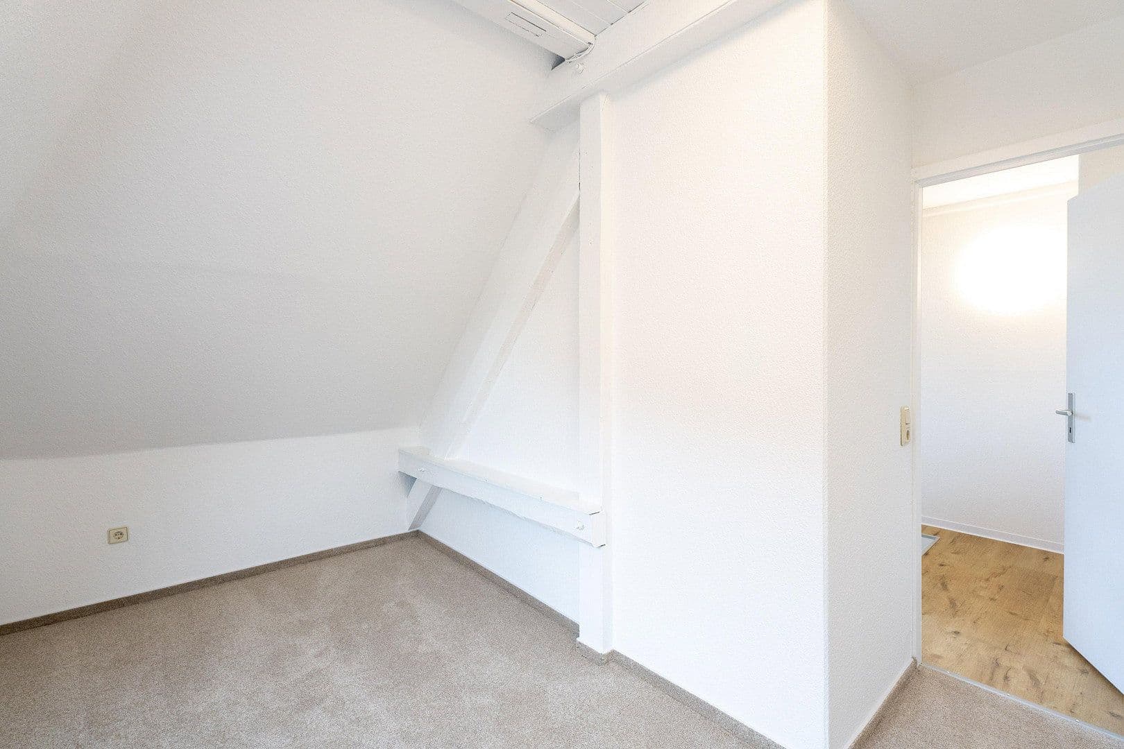 Prodej bytu 4+1 77 m², Paradieswiese 9, Neubrandenburg, Mecklenburg-Vorpommern Prodej bytu 4+1 77 m², Paradieswiese 9, Neubrandenburg, Mecklenburg-Vorpommern