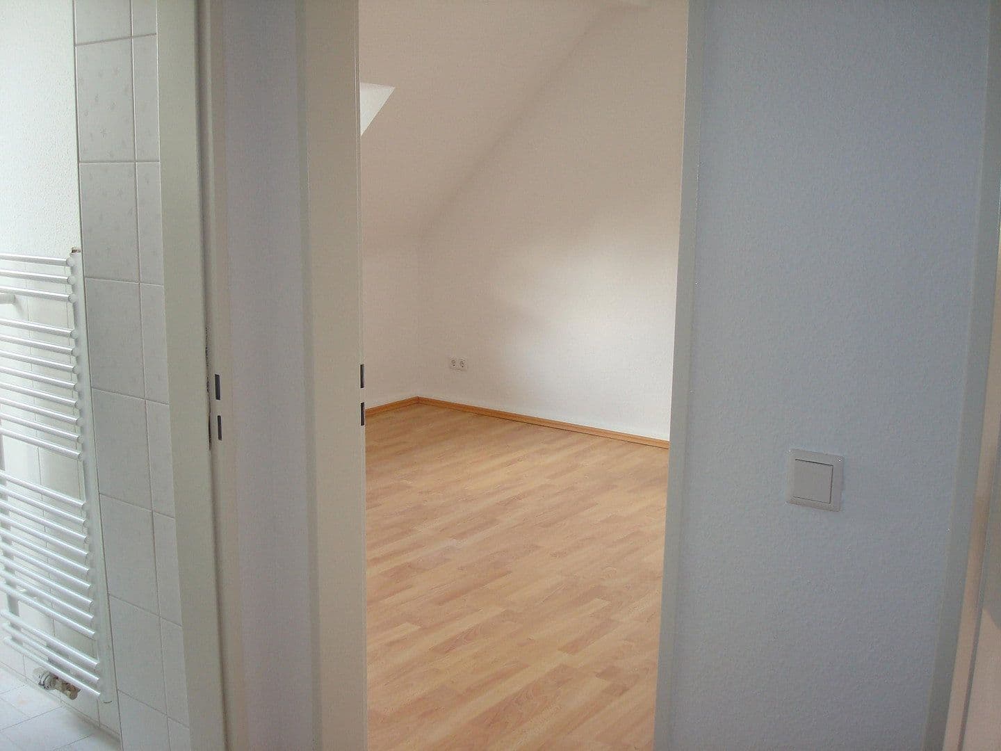 Pronájem bytu 3+1 60 m², Ulanenstr. 22, Düsseldorf, Severní Porýní-Vestfálsko Pronájem bytu 3+1 60 m², Ulanenstr. 22, Düsseldorf, Severní Porýní-Vestfálsko