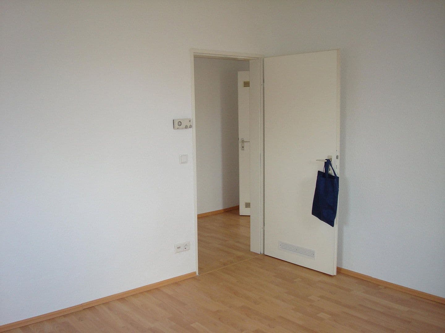 Pronájem bytu 3+1 60 m², Ulanenstr. 22, Düsseldorf, Severní Porýní-Vestfálsko Pronájem bytu 3+1 60 m², Ulanenstr. 22, Düsseldorf, Severní Porýní-Vestfálsko