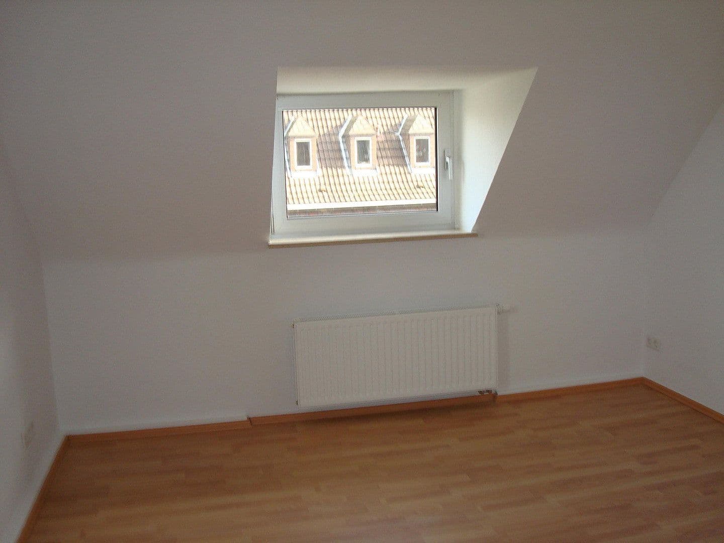 Pronájem bytu 3+1 60 m², Ulanenstr. 22, Düsseldorf, Severní Porýní-Vestfálsko Pronájem bytu 3+1 60 m², Ulanenstr. 22, Düsseldorf, Severní Porýní-Vestfálsko