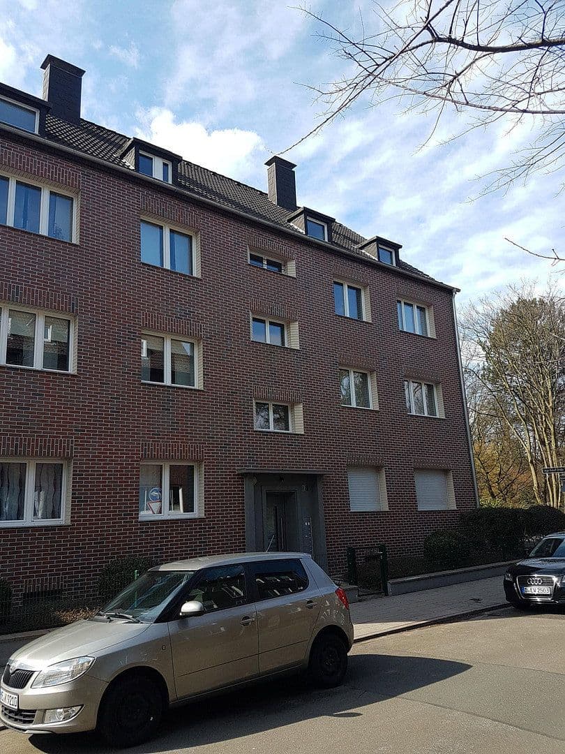 Pronájem bytu 3+1 60 m², Ulanenstr. 22, Düsseldorf, Severní Porýní-Vestfálsko Pronájem bytu 3+1 60 m², Ulanenstr. 22, Düsseldorf, Severní Porýní-Vestfálsko