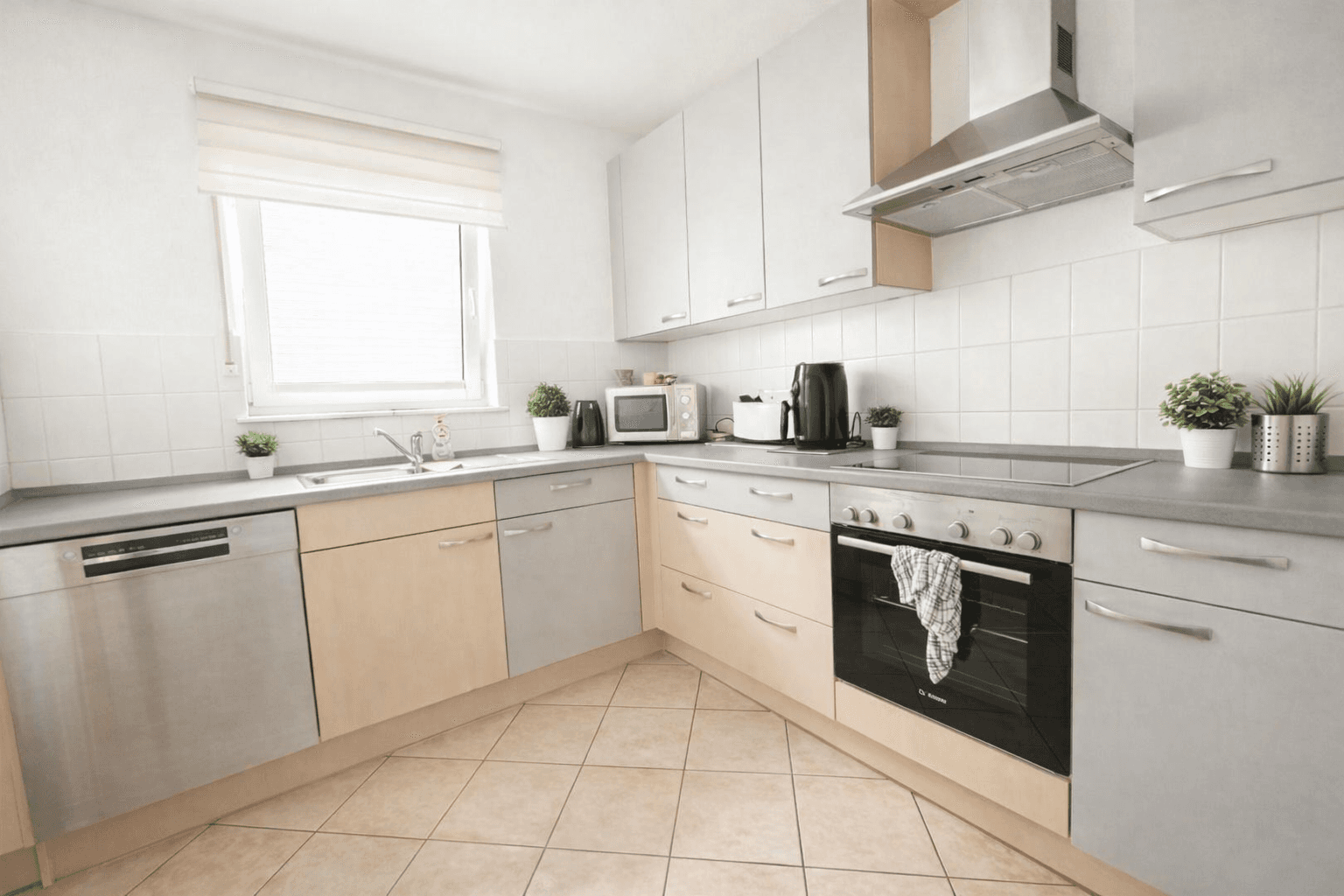 Pronájem bytu 5+1 155 m², Saarstr, Wiesbaden, Hessen Pronájem bytu 5+1 155 m², Saarstr, Wiesbaden, Hessen