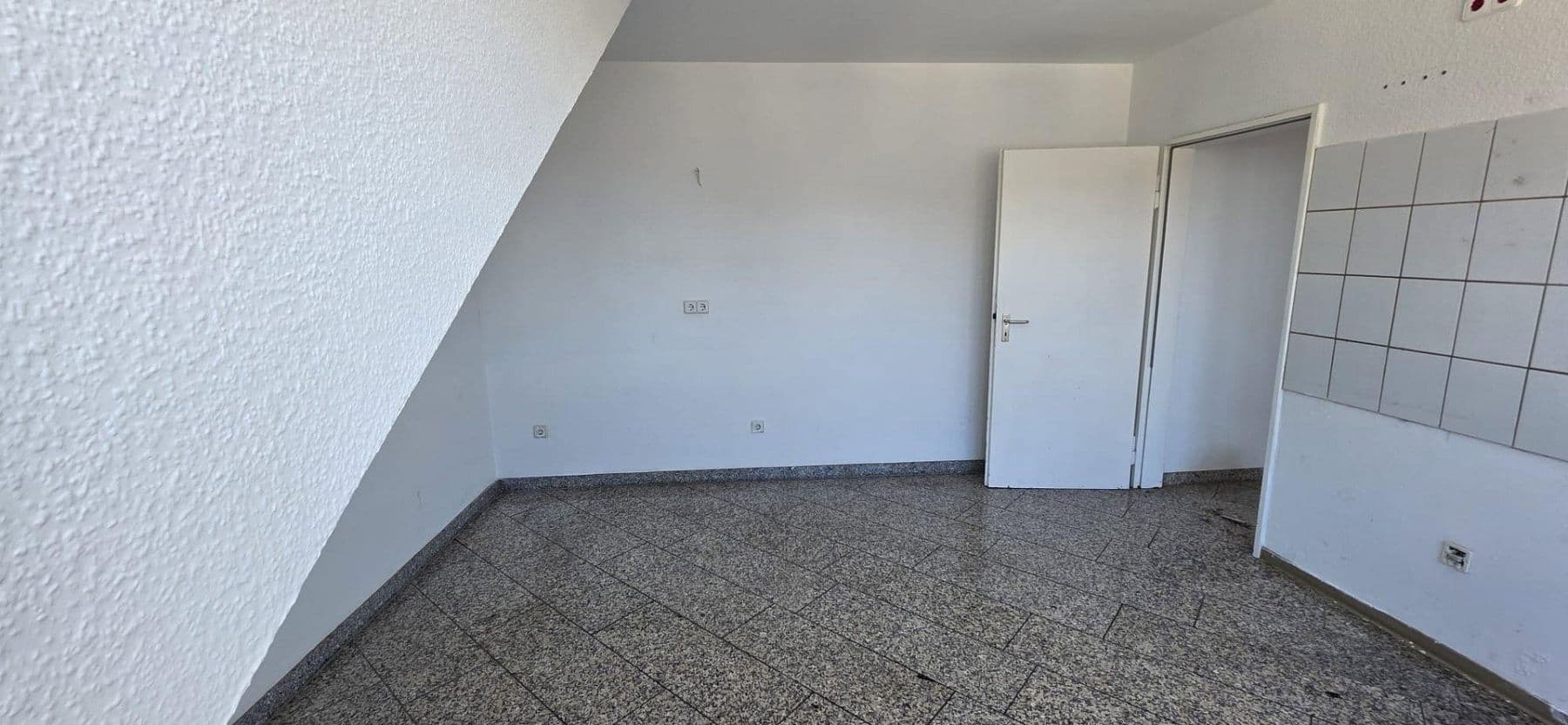 Pronájem bytu 2+kk 80 m², Wuppertal, Severní Porýní-Vestfálsko Pronájem bytu 2+kk 80 m², Wuppertal, Severní Porýní-Vestfálsko