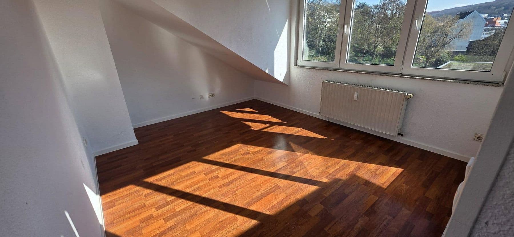 Pronájem bytu 2+kk 80 m², Wuppertal, Severní Porýní-Vestfálsko Pronájem bytu 2+kk 80 m², Wuppertal, Severní Porýní-Vestfálsko