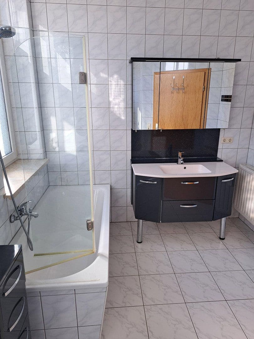 Prodej bytu 3+1 76 m², Roßbacher Str. 11, Bad Elster, Sasko Prodej bytu 3+1 76 m², Roßbacher Str. 11, Bad Elster, Sasko